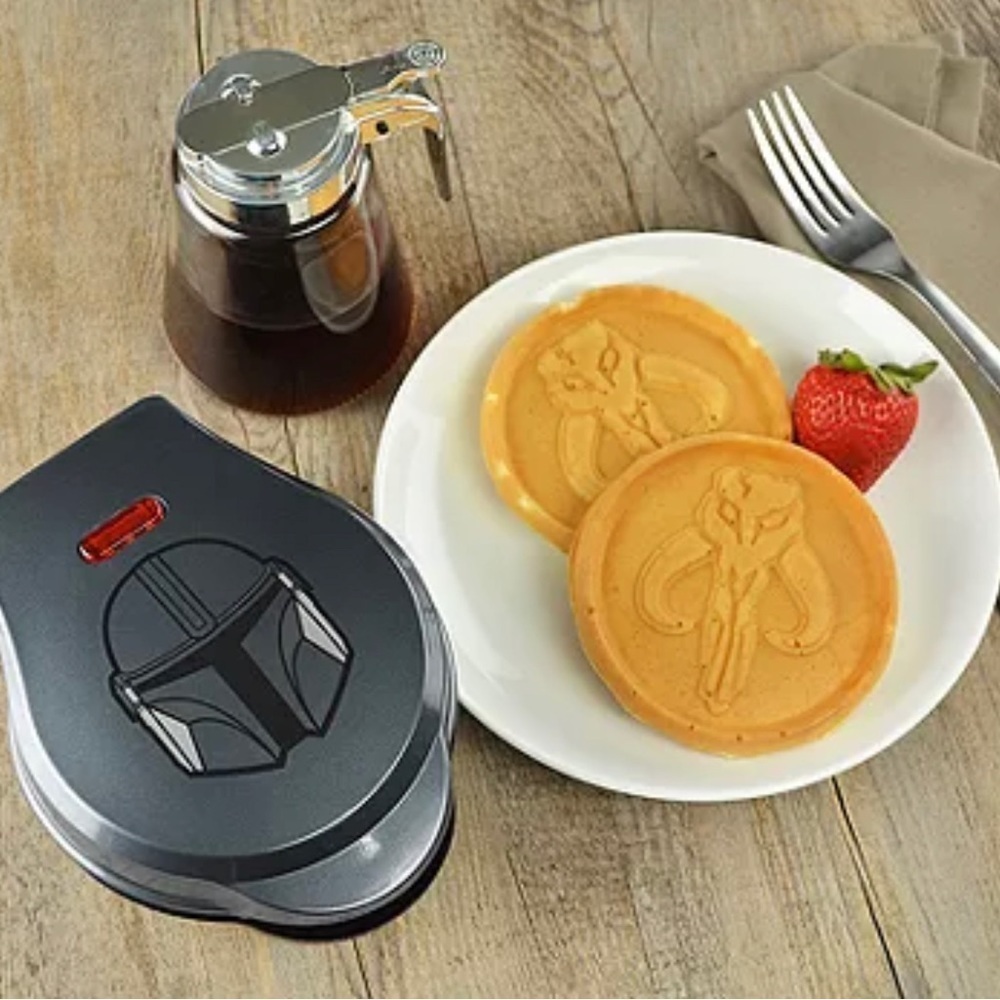 Star Wars Mandalorian 4In Mini Waffle Maker NIB - Picture 3 of 5